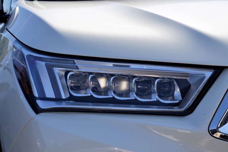 automobile-COLOMARS-min_acura-headlamp-2834131